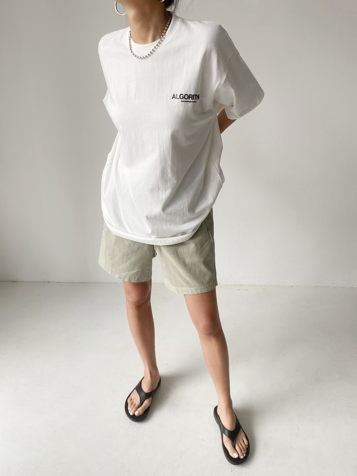 반팔 티셔츠 모델 착용 이미지-S2L36